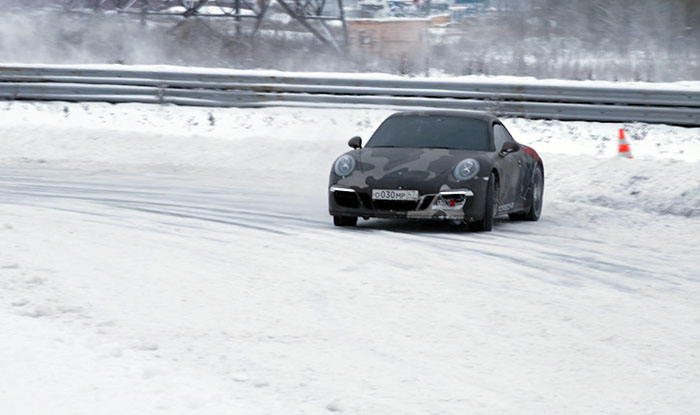 Porsche 911 на гоночной трассе Автодрома