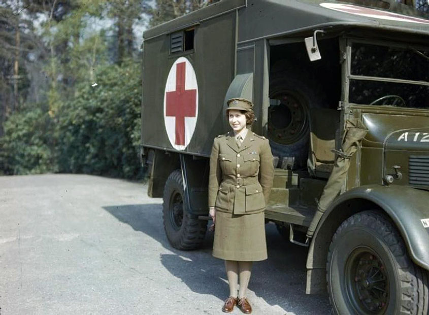 Елизавета II во время службы в армии. 1945 год