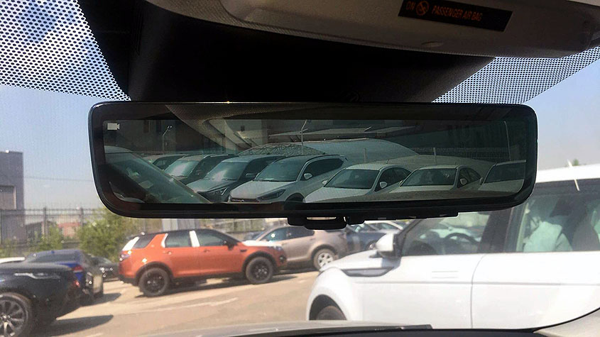 Range Rover Evoque 2019, цифровое зеркало заднего вида