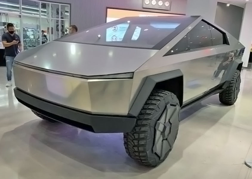 Tesla Cybertruck в автомобильном музее Петерсона