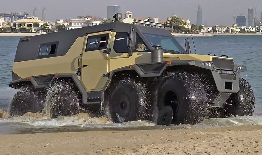 8-колесный Шаман покорил публику на пляже в Дубае