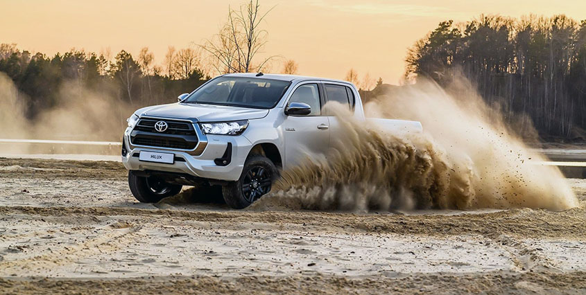 Toyota Hilux обогнала УАЗ Пикап по продажам в России