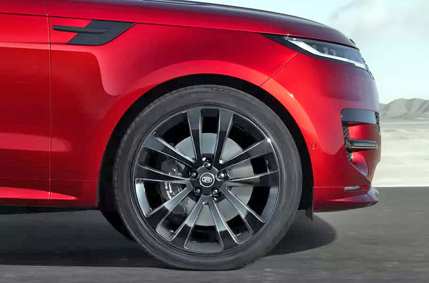 Новое поколение внедорожника Range Rover Sport показали публике