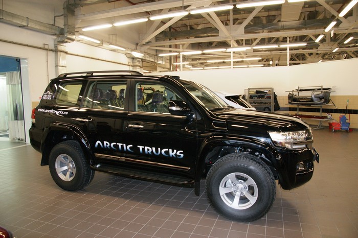 Toyota Land Cruiser 200 в модификации от Arctic Trucks Russia