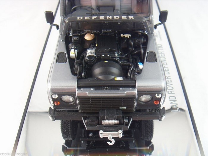 Модель 1:18 Land Rover Defender 110 с полной выкладкой