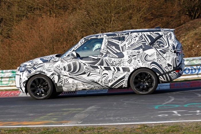 Land Rover Discovery 5 вышел на «Петлю»
