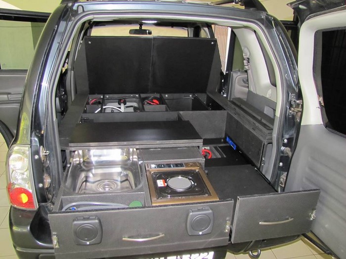 Chevrolet Tracker 4x4 превратили в микрокемпер