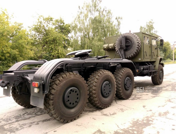Cедельный тягач-танковоз Урал-6308
