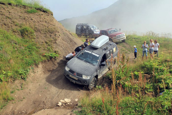Преодоление перевала Саварафиаг на машинах